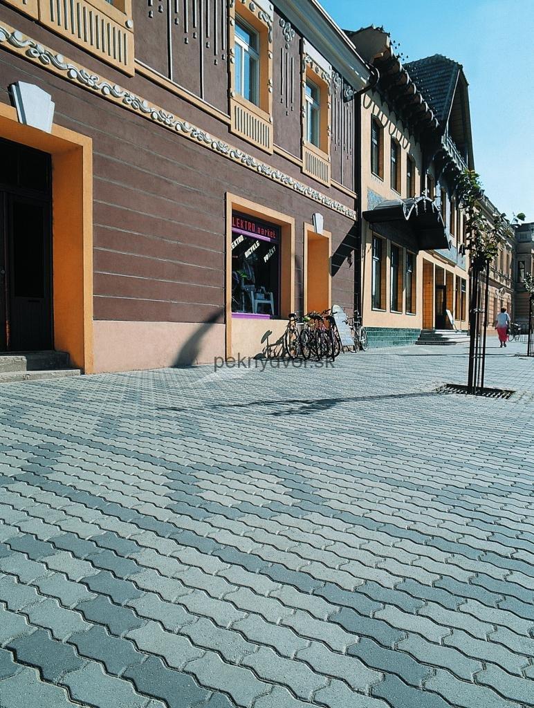 UNIVERZÁL 8 - rozmer 22,5 x 11,25 x 8 cm 