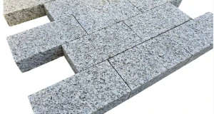 Žulová vonkajšia dlažba 20 x 10cm, hrúbka 5cm, protišmykový povrch
