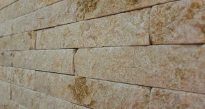 Mramorová tehlička Sunstone 30 × 10 cm – krémová, elegantný prírodný obklad