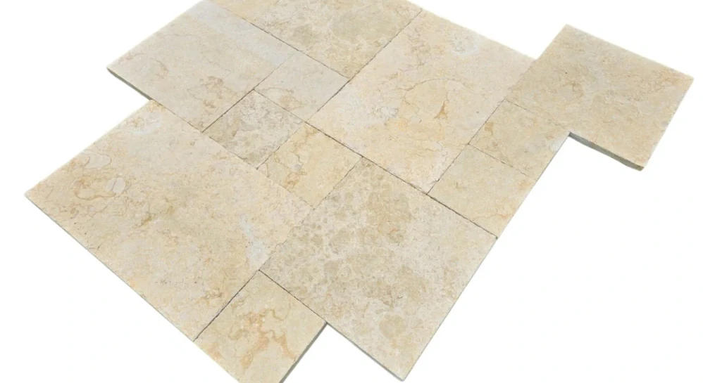 Mramor Sunstone dlažba Francúzsky vzor, hr.3 cm kartáčovaný, sekané hrany