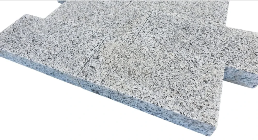 Žulová vonkajšia dlažba 30 x 15cm, hrúbka 5cm, protišmykový povrch