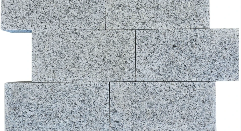 Žulová vonkajšia dlažba 30 x 15cm, hrúbka 5cm, protišmykový povrch