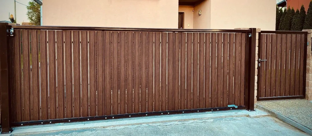 Plechová plotovka RAL 8017 MAT